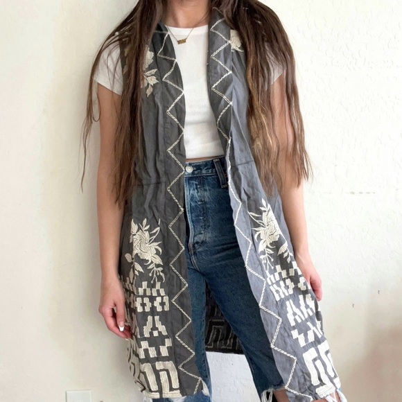 Johnny Was Dark Gray White Embroidered Linen Vest - Picture 2 of 8